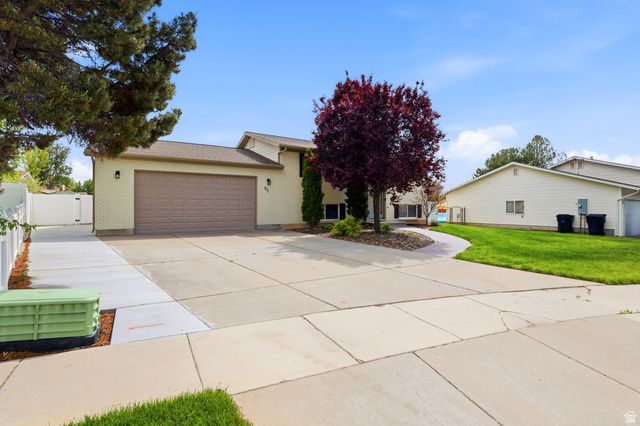 611 W 1635 N, Clinton, UT 84015