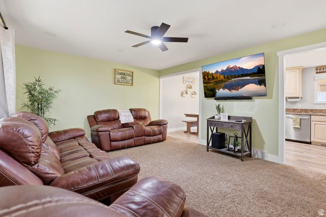 611 W 1635 N, Clinton, UT 84015