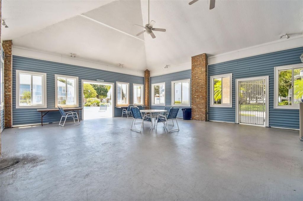 Image 33 of property listing at 2210 COACH HOUSE BOULEVARD 408, Orlando, FL 32812