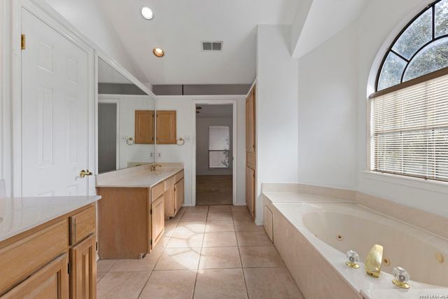 2650 Chestnut Bnd, San Antonio, TX 78232
