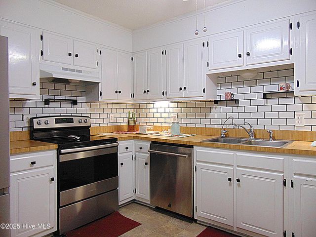 110 Poplar Road, Havelock, NC 28532