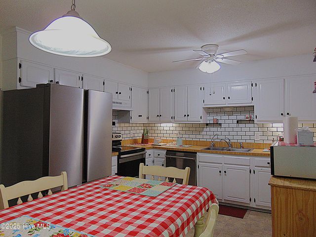 110 Poplar Road, Havelock, NC 28532
