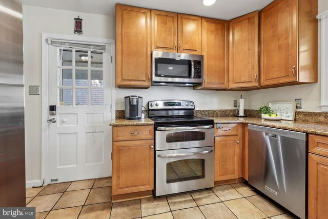 2205 ABBOTSFORD, Vienna, VA 22181