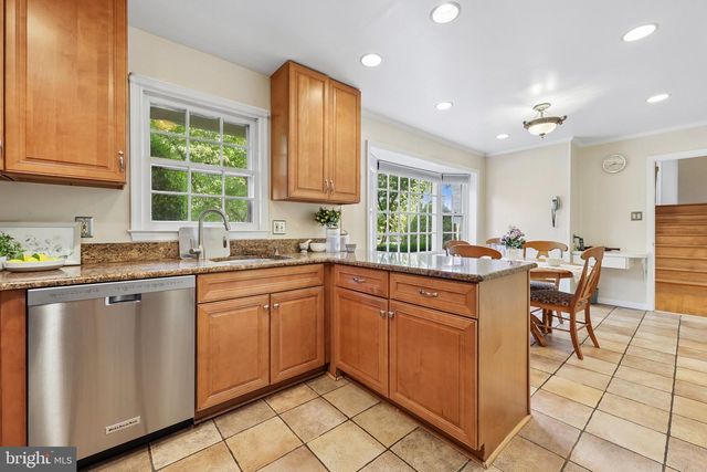2205 ABBOTSFORD, Vienna, VA 22181