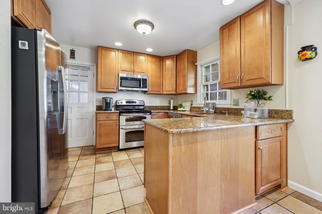 2205 ABBOTSFORD, Vienna, VA 22181