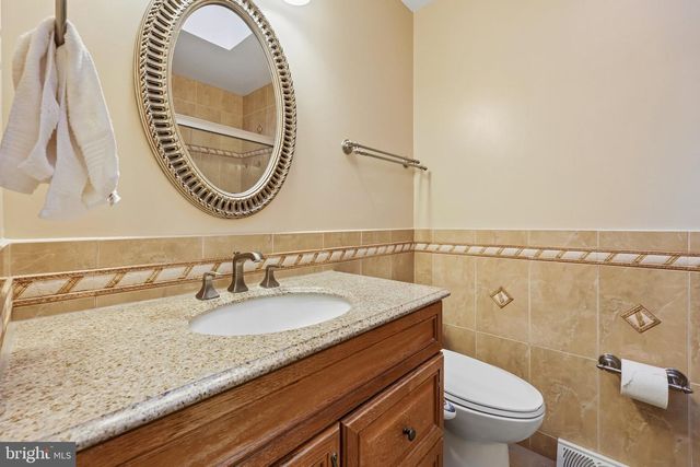 2205 ABBOTSFORD, Vienna, VA 22181