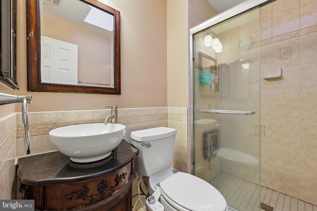 2205 ABBOTSFORD, Vienna, VA 22181