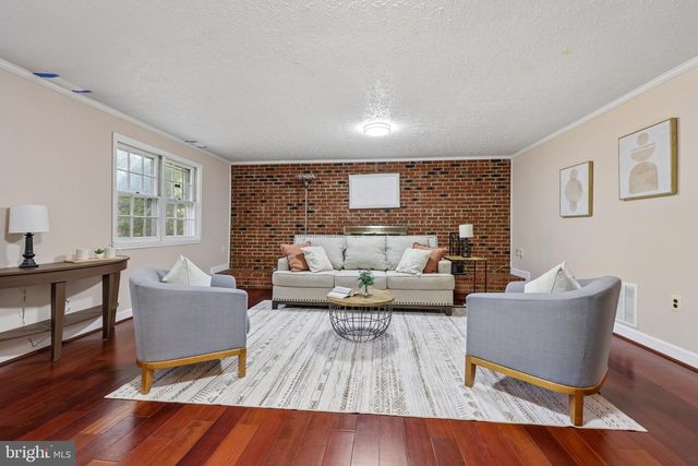 2205 ABBOTSFORD, Vienna, VA 22181