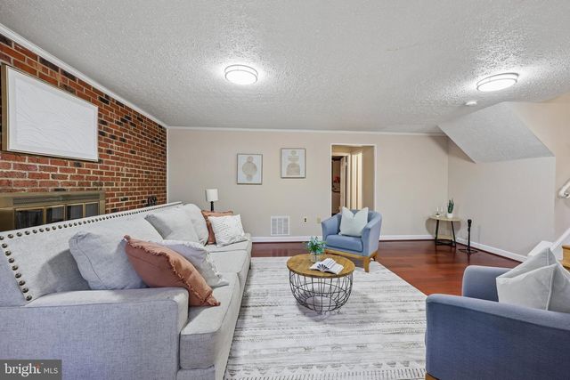 2205 ABBOTSFORD, Vienna, VA 22181