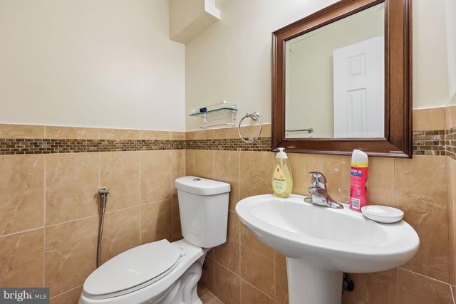 2205 ABBOTSFORD, Vienna, VA 22181