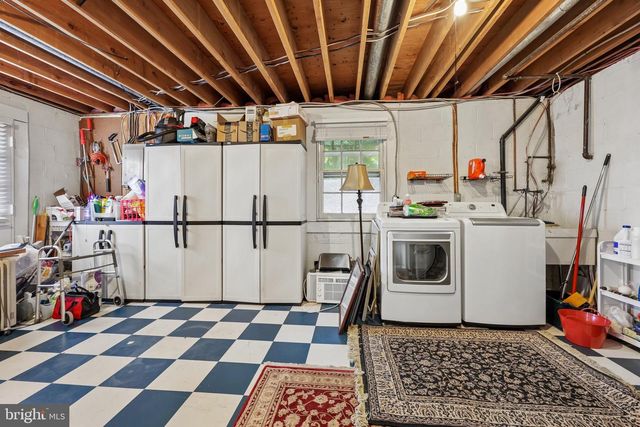 2205 ABBOTSFORD, Vienna, VA 22181