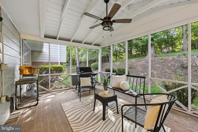 2205 ABBOTSFORD, Vienna, VA 22181