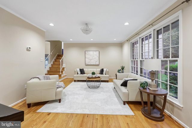 2205 ABBOTSFORD, Vienna, VA 22181