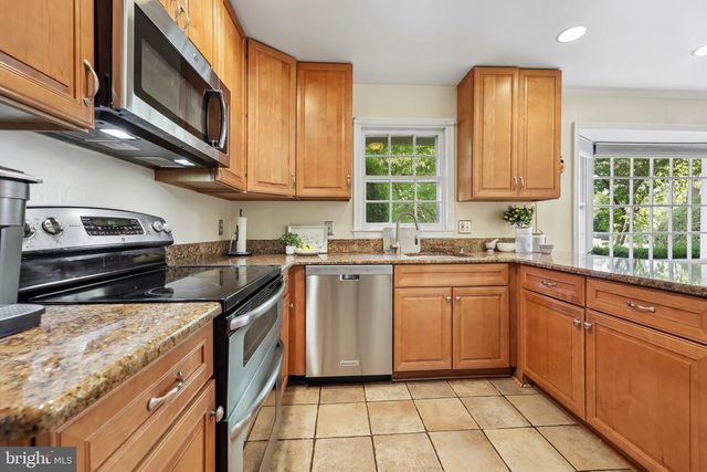 2205 ABBOTSFORD, Vienna, VA 22181