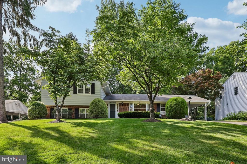 2205 ABBOTSFORD, Vienna, VA 22181