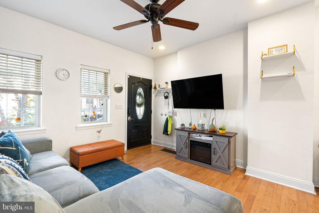 1306 E BERKS ST, PHILADELPHIA, PA 19125 — photo 3