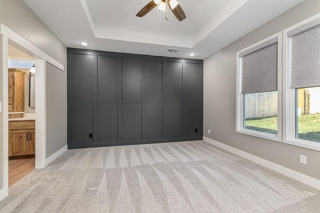 932 N Cottonwood Court, Tonganoxie, KS 66086