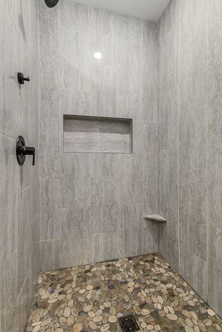 932 N Cottonwood Court, Tonganoxie, KS 66086