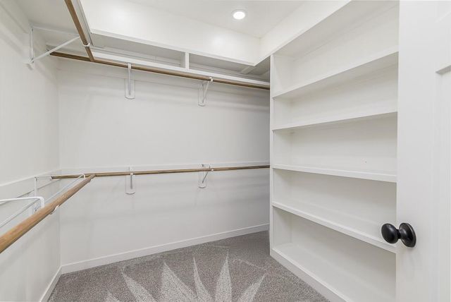 932 N Cottonwood Court, Tonganoxie, KS 66086