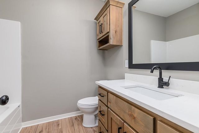 932 N Cottonwood Court, Tonganoxie, KS 66086