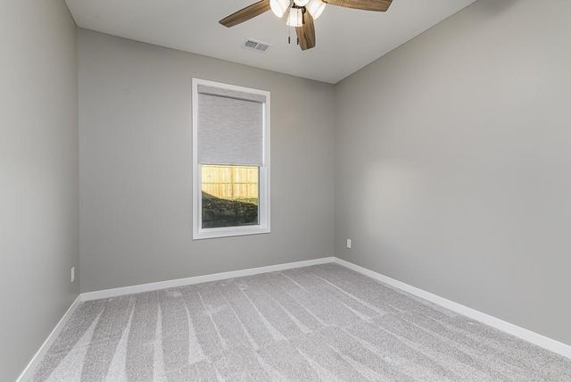 932 N Cottonwood Court, Tonganoxie, KS 66086