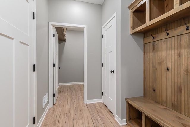 932 N Cottonwood Court, Tonganoxie, KS 66086