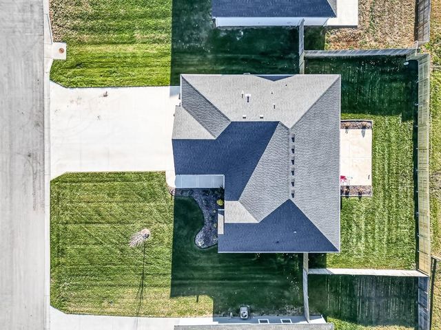 932 N Cottonwood Court, Tonganoxie, KS 66086