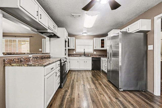 21503 Pecan Bend Road, Damon, TX 77430