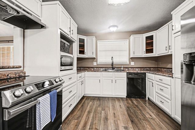 21503 Pecan Bend Road, Damon, TX 77430