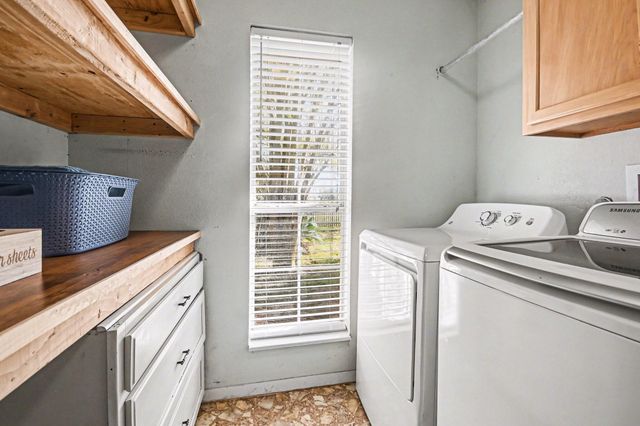 21503 Pecan Bend Road, Damon, TX 77430