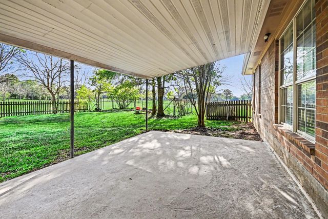 21503 Pecan Bend Road, Damon, TX 77430