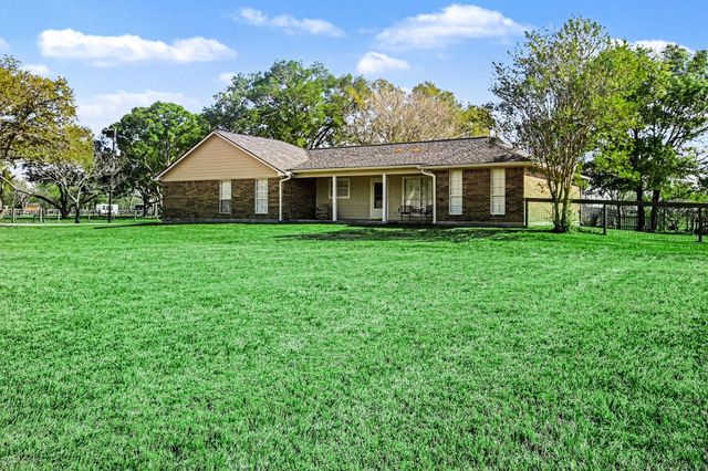 21503 Pecan Bend Road, Damon, TX 77430