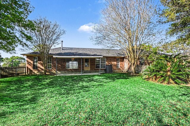 21503 Pecan Bend Road, Damon, TX 77430