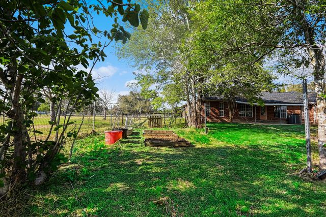 21503 Pecan Bend Road, Damon, TX 77430