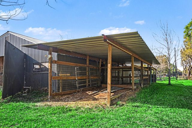21503 Pecan Bend Road, Damon, TX 77430