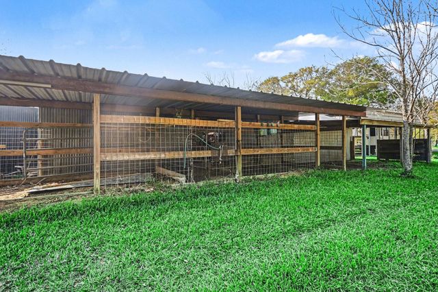 21503 Pecan Bend Road, Damon, TX 77430