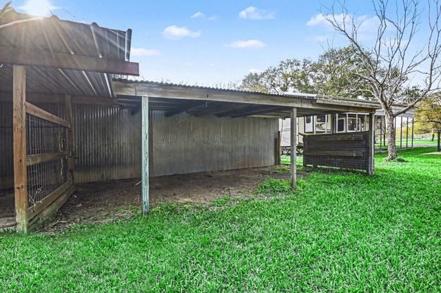 21503 Pecan Bend Road, Damon, TX 77430