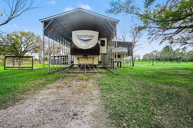 21503 Pecan Bend Road, Damon, TX 77430