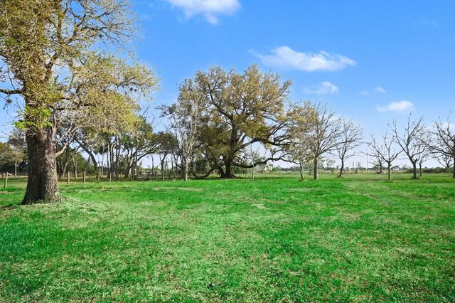 21503 Pecan Bend Road, Damon, TX 77430