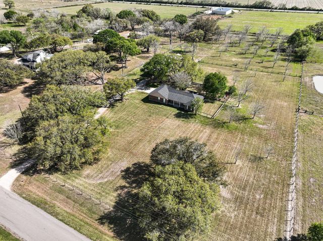21503 Pecan Bend Road, Damon, TX 77430