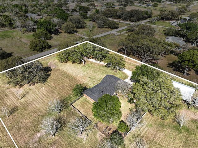 21503 Pecan Bend Road, Damon, TX 77430