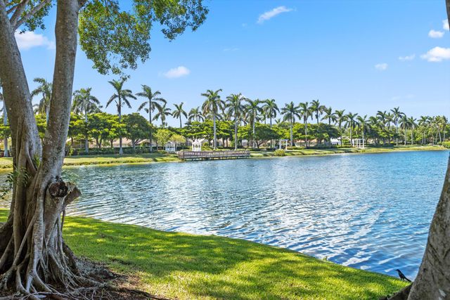 10761 PELICAN Drive, Wellington, FL 33414