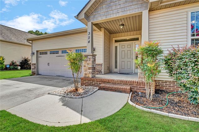 324 S Stonegate Drive, Seneca, SC 29678