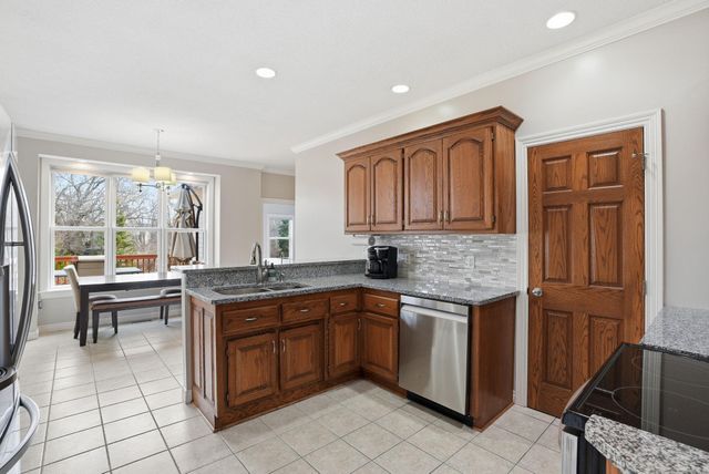 10389 Fox Run Road, Woodbury, MN 55129