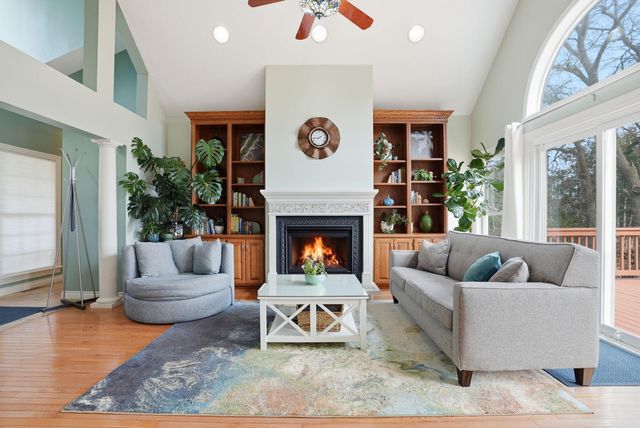 10389 Fox Run Road, Woodbury, MN 55129