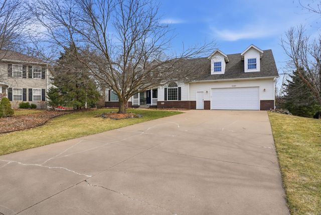 10389 Fox Run Road, Woodbury, MN 55129