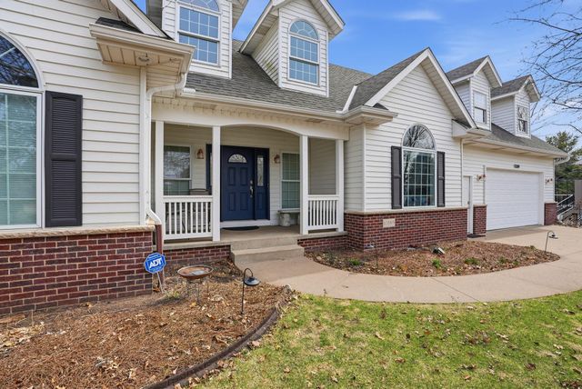 10389 Fox Run Road, Woodbury, MN 55129