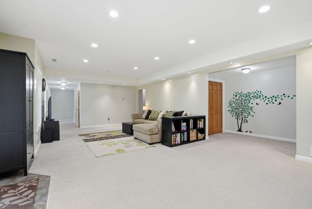 10389 Fox Run Road, Woodbury, MN 55129