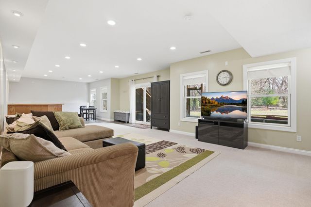 10389 Fox Run Road, Woodbury, MN 55129