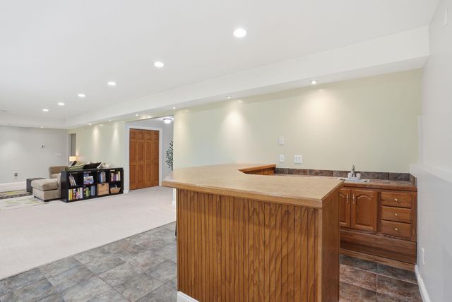 10389 Fox Run Road, Woodbury, MN 55129